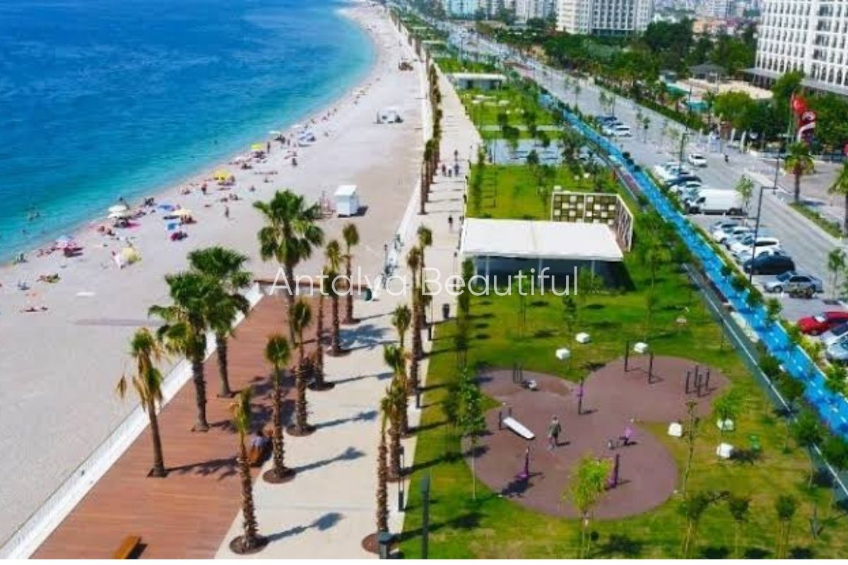 Antalya-konyaalti-plaji